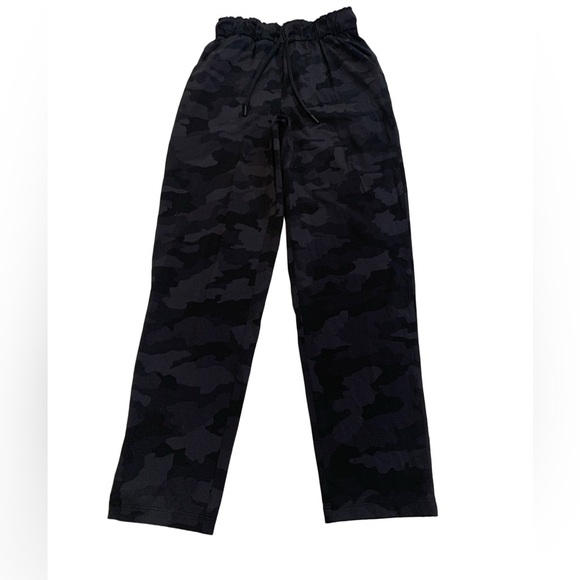 Lululemon Black Camo Ruffle Waist Drawstring Pants - Size 4 - Picture 1 of 6